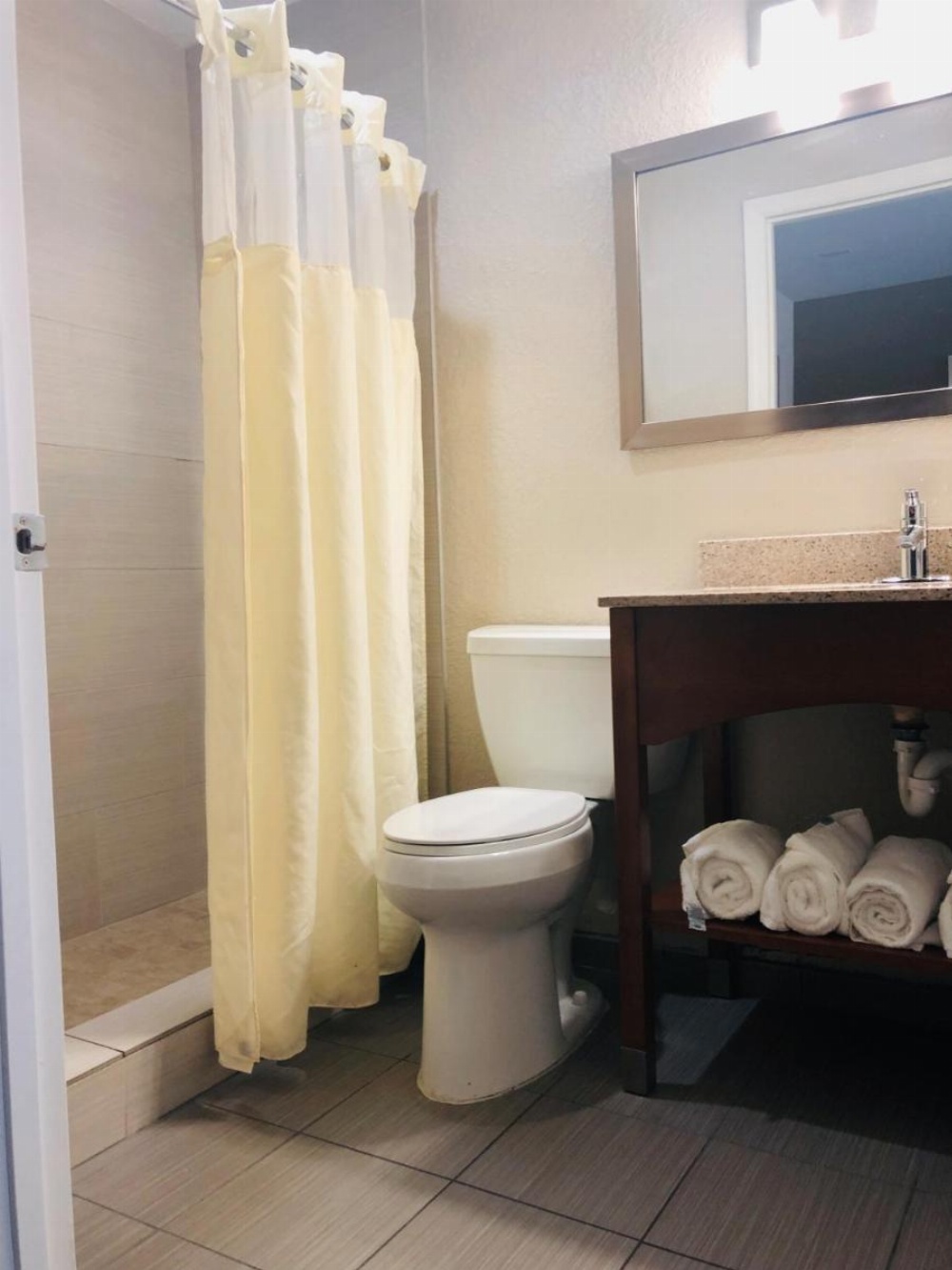 Room image 4